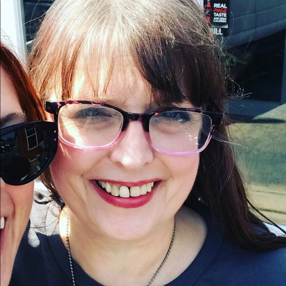 Meet your Posher, Julie - Picture 2 of 5